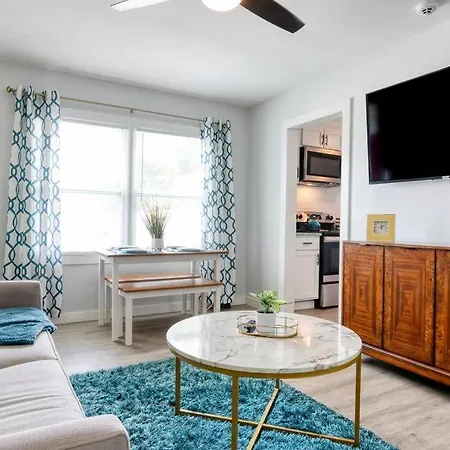 2Br 1Ba Duplex House King Beds Great For Small Groups Close To All Uptown Charlotte Attractions